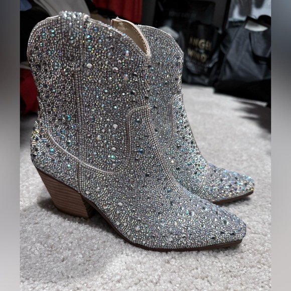 Betsey Johnson Shoes - Betsey Johnson size 6 NWOT